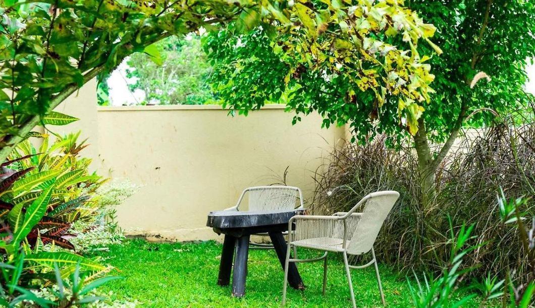 Airport Shoebill Hotel Entebbe Bagian luar foto