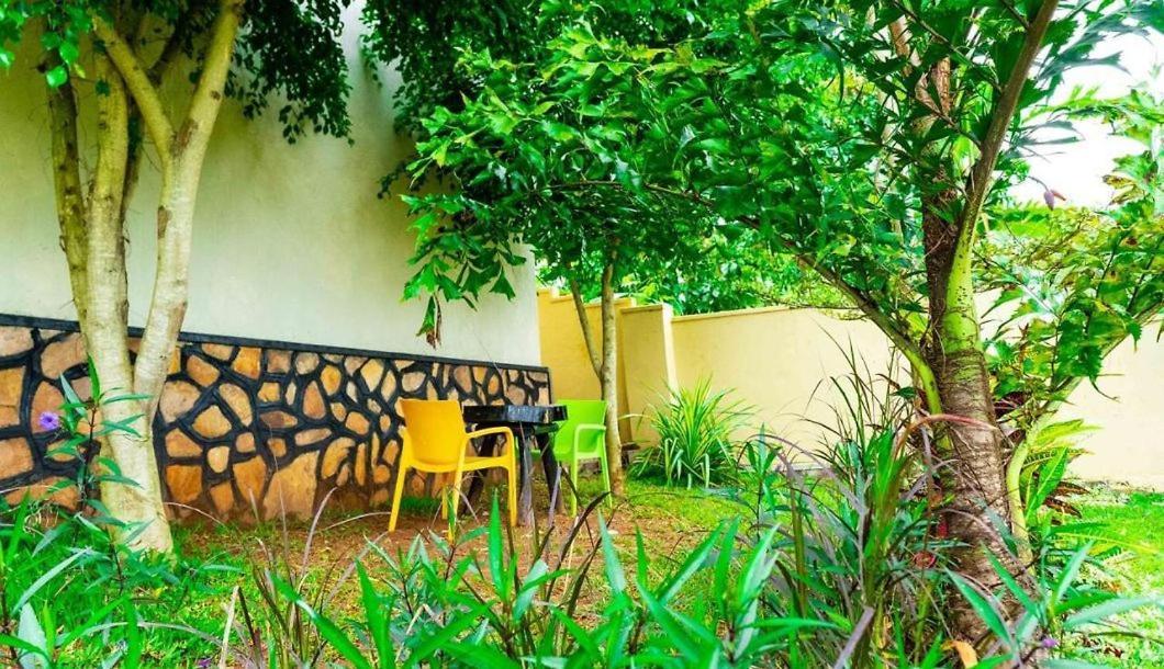 Airport Shoebill Hotel Entebbe Bagian luar foto